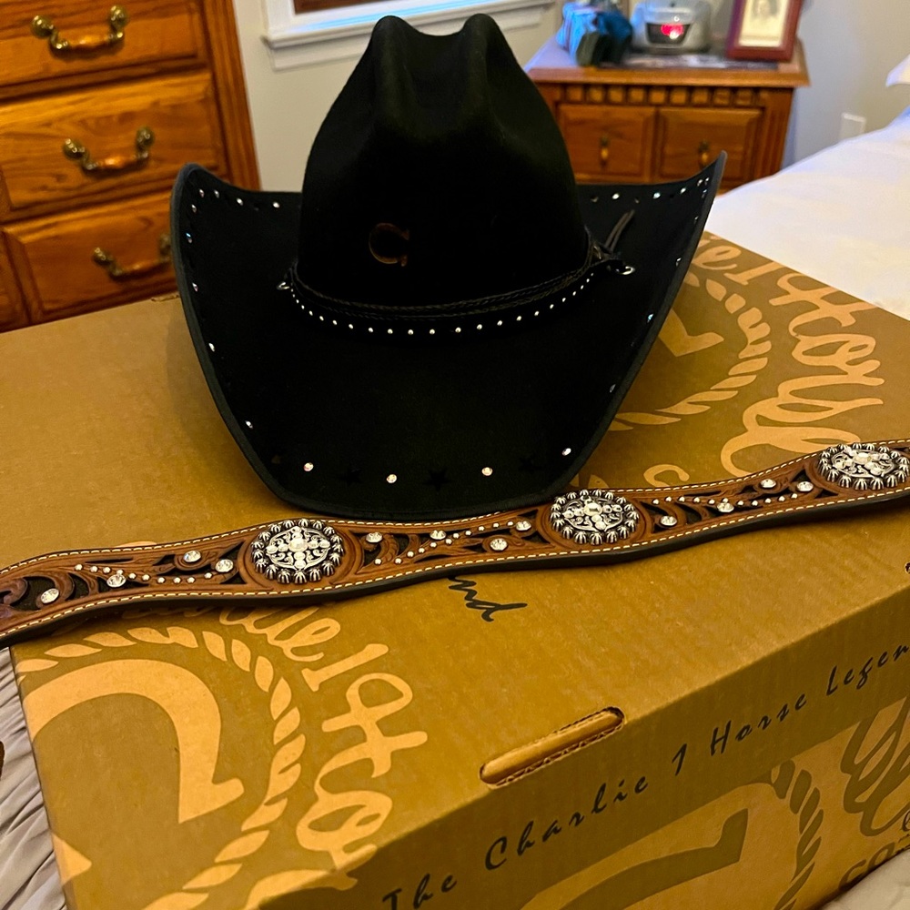 Charlie One Hose Cowboy Hat belt included.